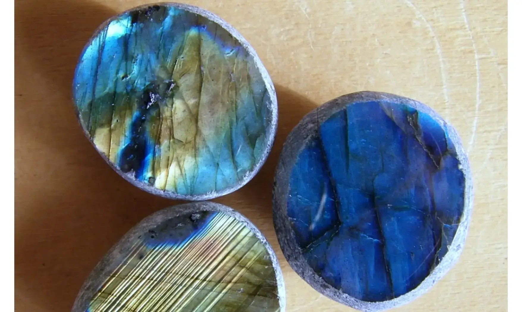 Labradorite Pierre Emu Egg