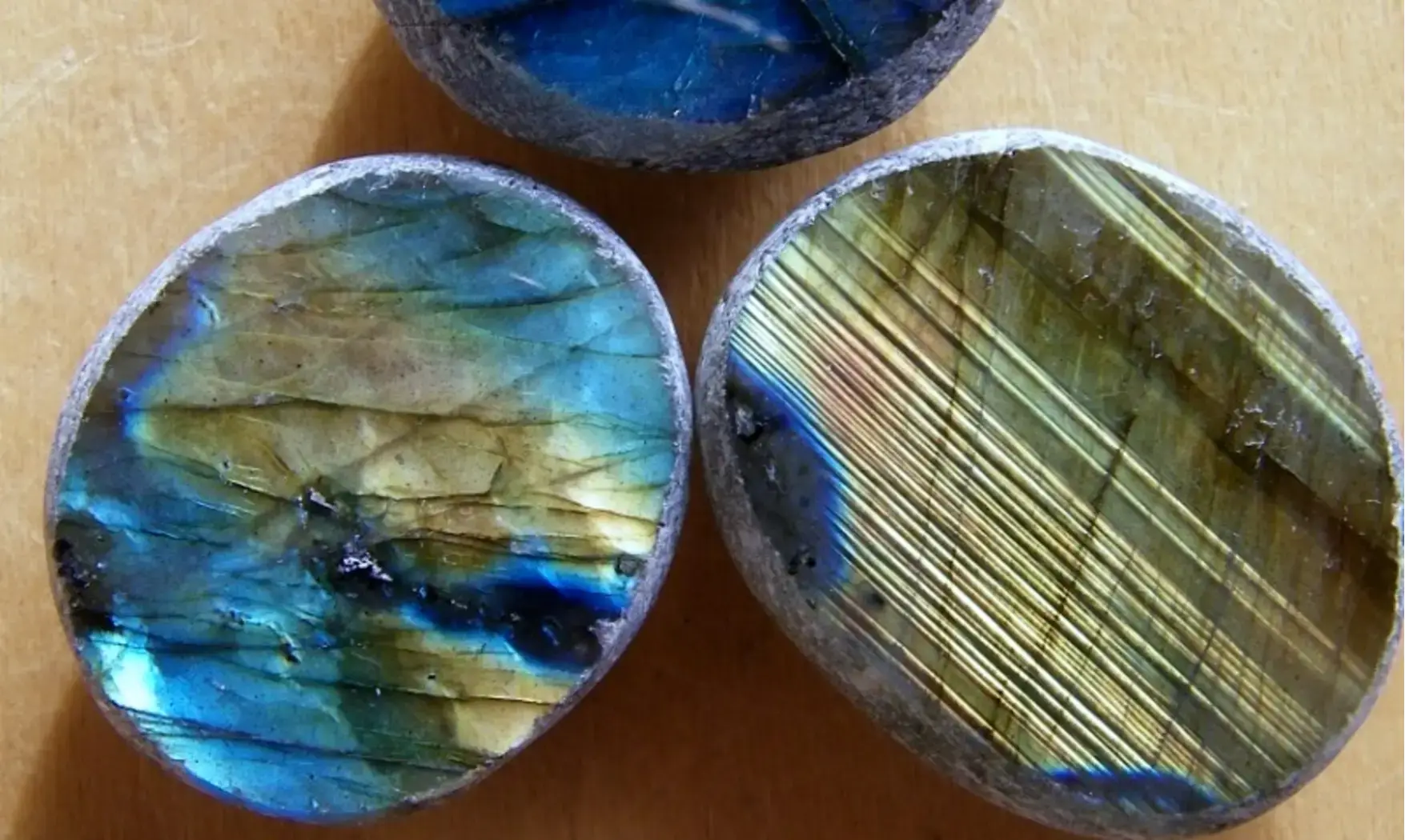 Labradorite Pierre Emu Egg