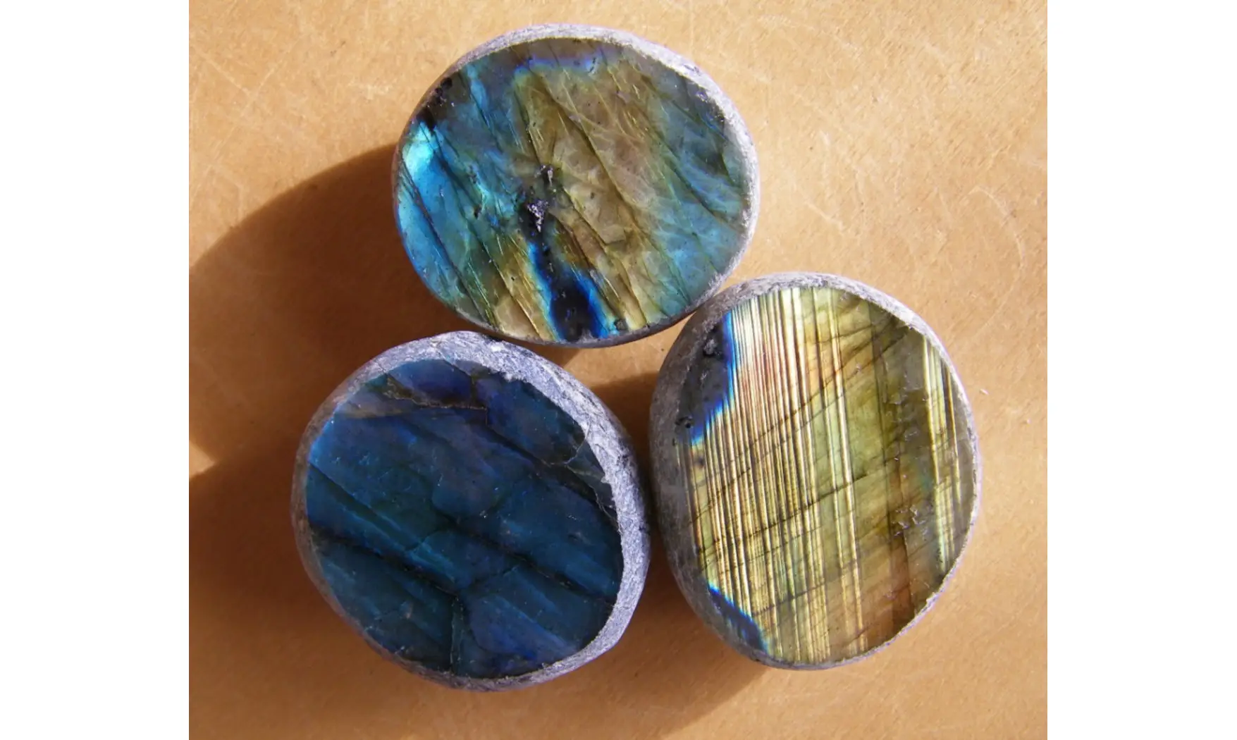 Labradorite Pierre Emu Egg