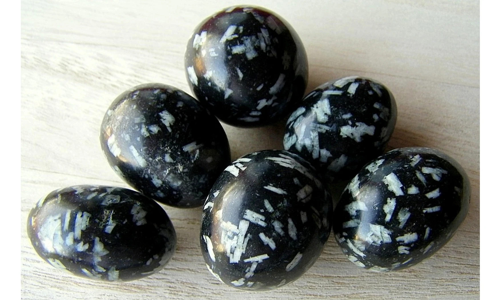 Chrysanthemum Stone Tumbled Stone