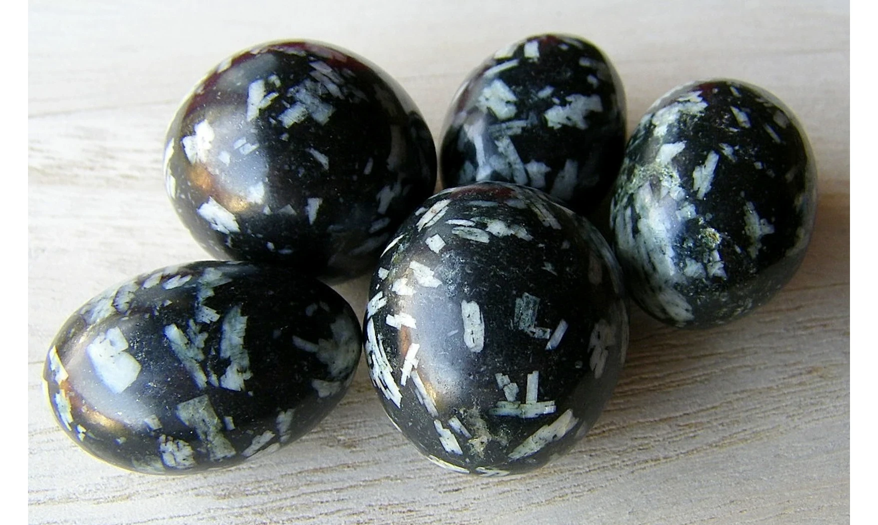 Chrysanthemum Stone Tumbled Stone