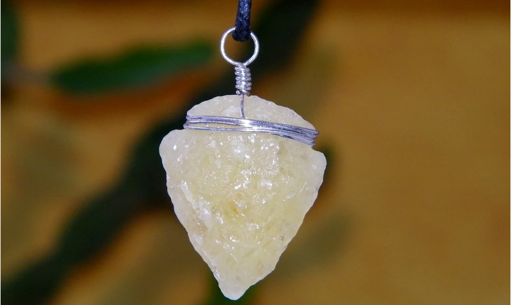Calcite orange Arrowhead pendentif