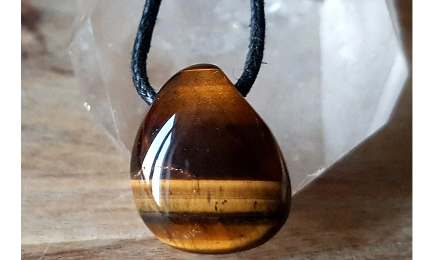 Oeil de Tigre pierre percée pendentif